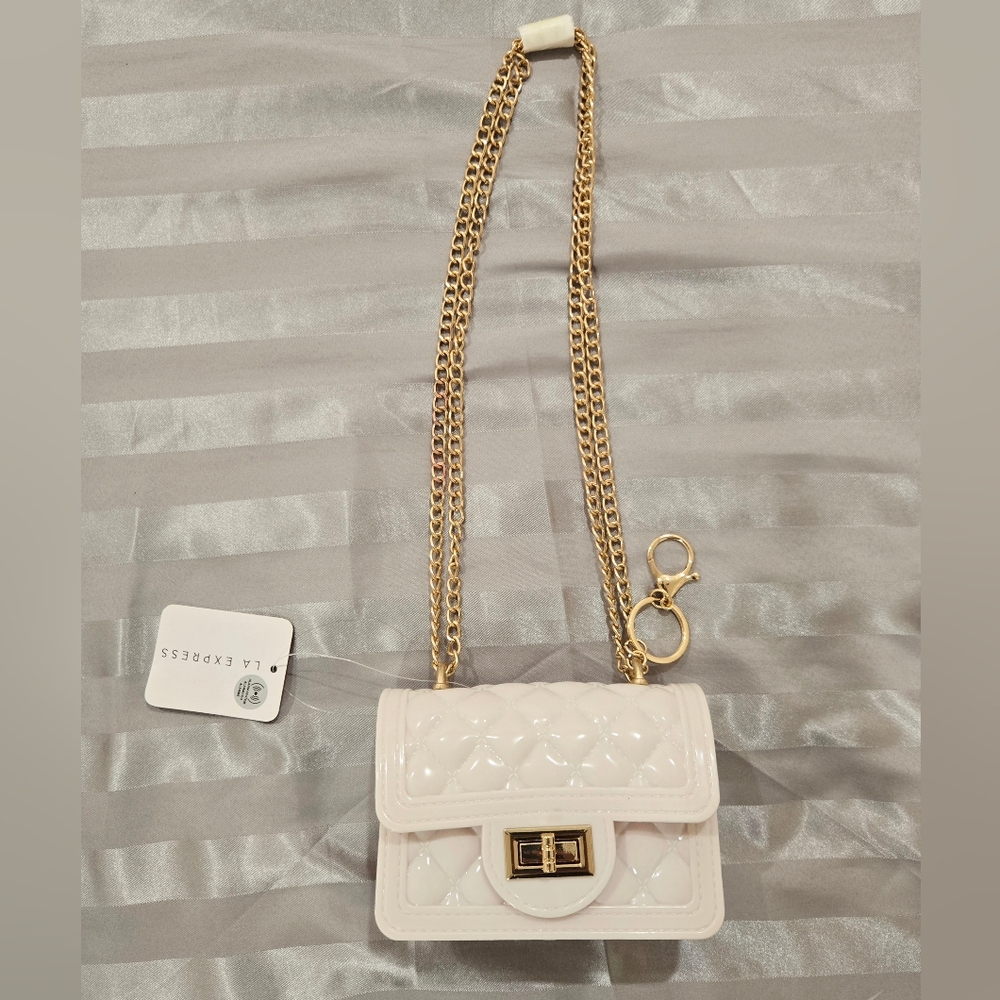 2/22$ - NWT LA Express White Quilted Mini Bag with Gold Chain